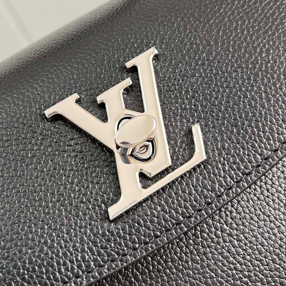 16998acac1de694a52ad306ab8d999b8