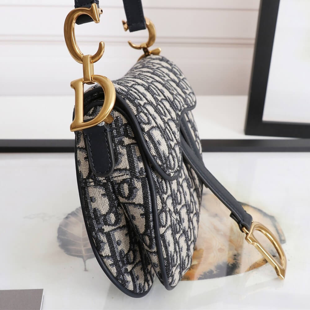 aa51304e93907cb16b60aea6d2c64edc