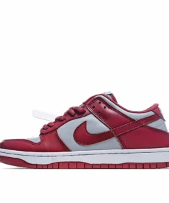 Nike SB Dunk Low Valentines Day Sneakers
