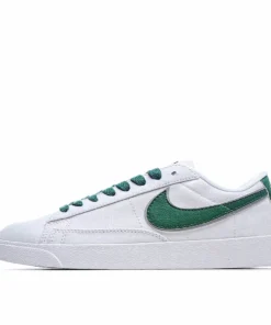 Nike WMNS Blazer Low LX x Stranger Things “Hawkins High” 3M反光