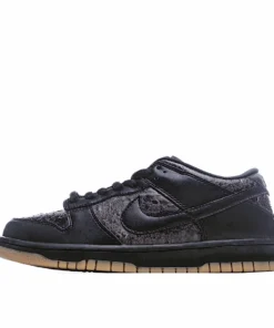Nike SB Dunk Low Low-Top Sneakers